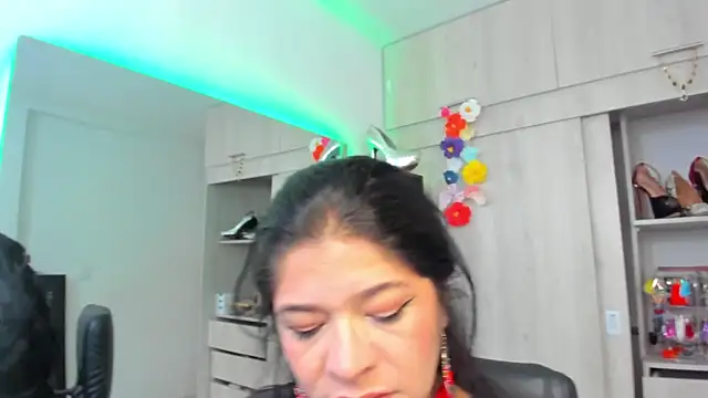 BellaFlaming live