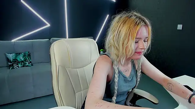 kikipeach live