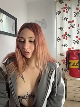 Sophia_LuxxX live