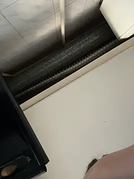 Sara_Hug live