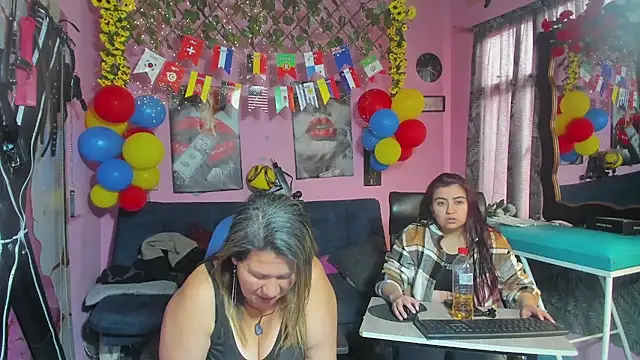 lesbiancuple live