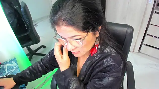 BellaFlaming live