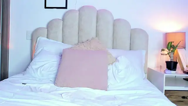 NaomiAsha live