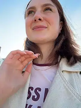 Dina_Tease live