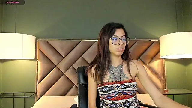 Emily_Lopera live