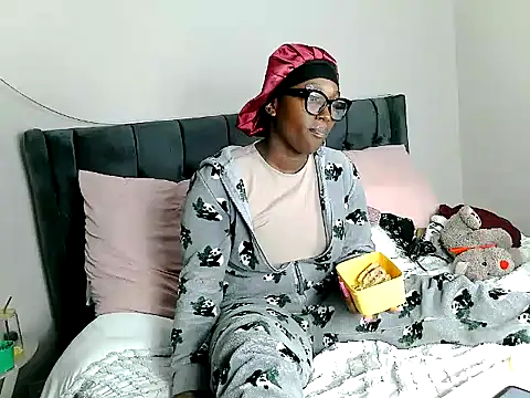 MissLaToYa live