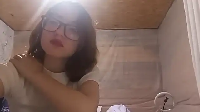 OliviaMoment live