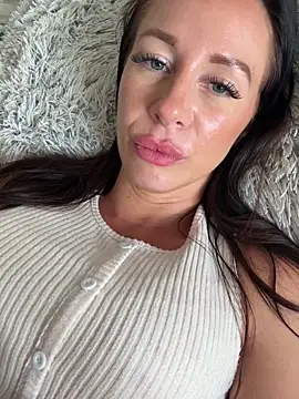 Charming_ScarlettX live