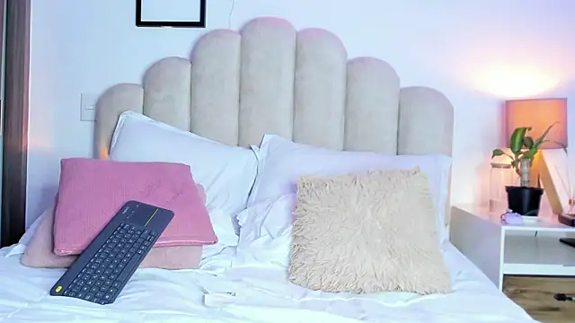 NaomiAsha live