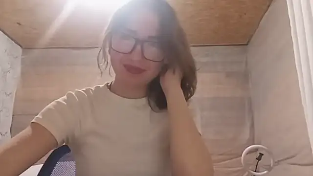 OliviaMoment live