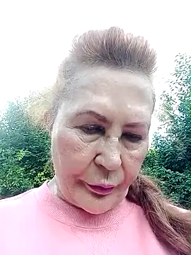 Hottie-Mom live