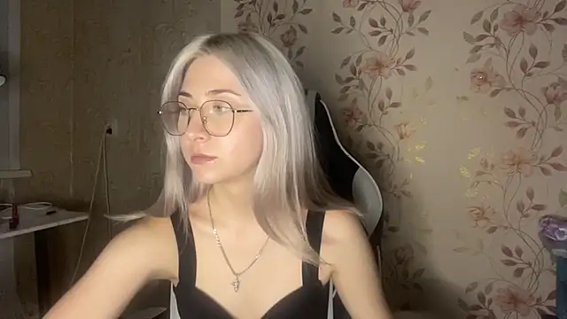 WhitePowerGirl live