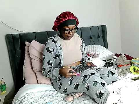 MissLaToYa live