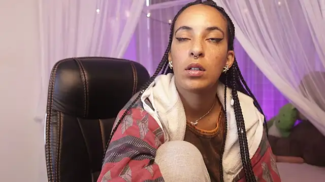 Millie_Volturi live