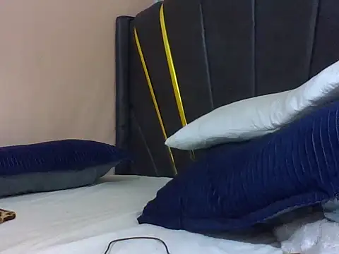Curvyqueeh live