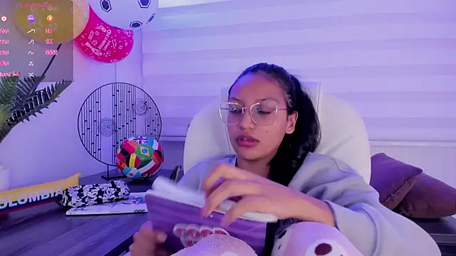 emma_brooks_ live