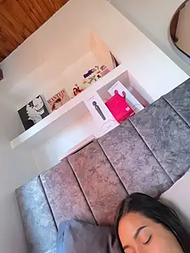 Ariaanaa_grey live