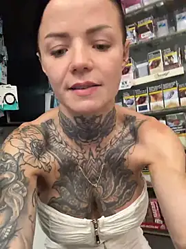 SkinnyLilly live