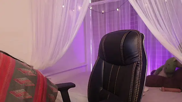 Millie_Volturi live