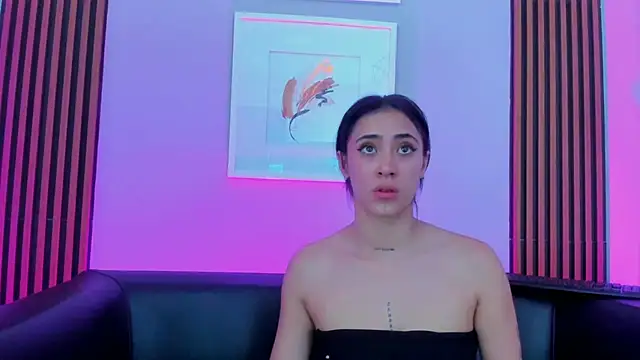 Ariana_collinss live