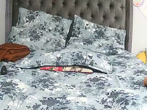 CurvyAssXxX21 live