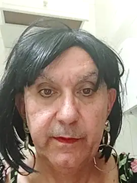 Emily_de_Carla live