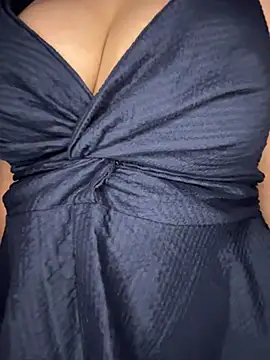 urs_sexy_sara live