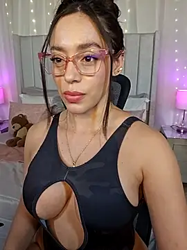 Amara_Black live