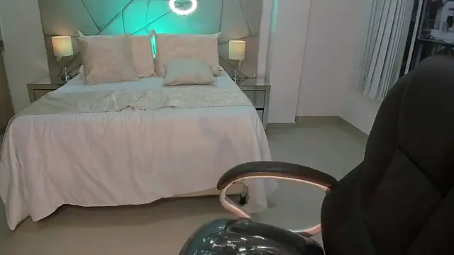amara_foxx live