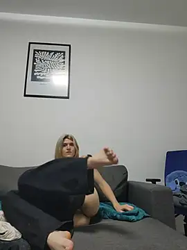 HotBlondie69 live