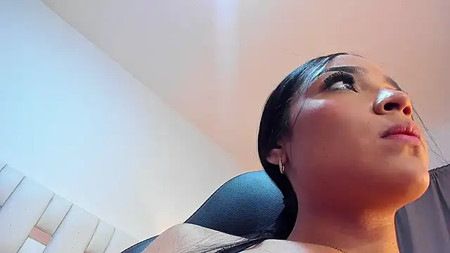 Nauthy_Nahomi live