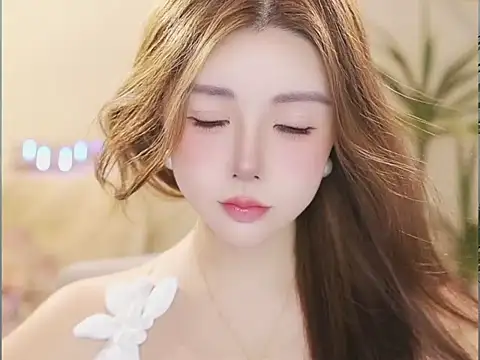 Qiaoqiao__ live