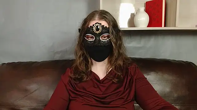 your_queen_nora live