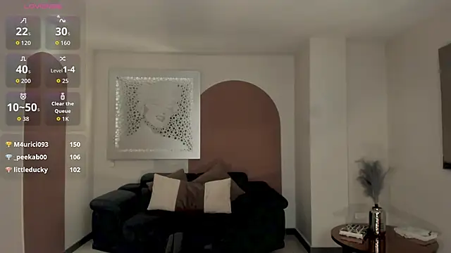 BellaThompsonX live