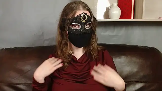 your_queen_nora live