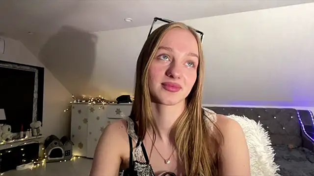 Anika_Socutehe live
