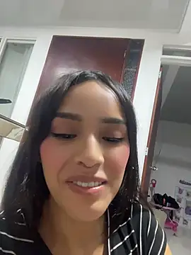 Mia-villalobos live