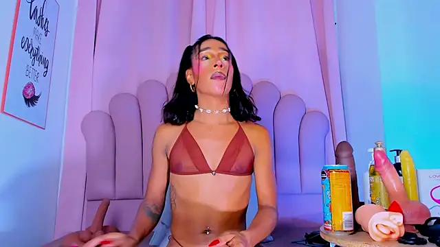 NicoleMadrird live