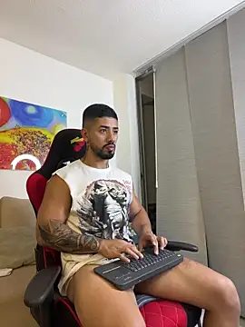 Ezzio_Scolaro live