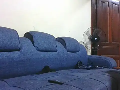 Cute_shy_Linda live