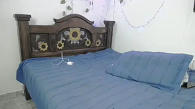 DominaLeona live