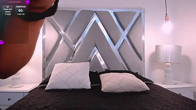 Raven_Luxx live