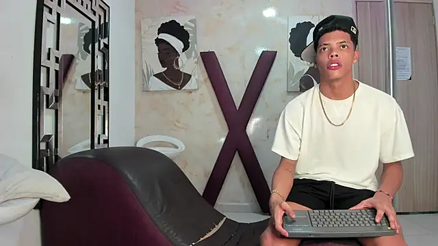 BLACK_AND_WHITET live