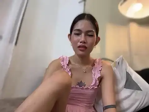Larathegr8t live