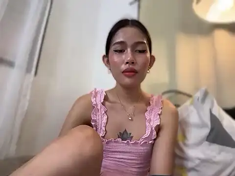 Larathegr8t live