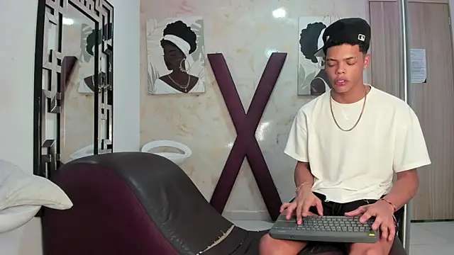 BLACK_AND_WHITET live