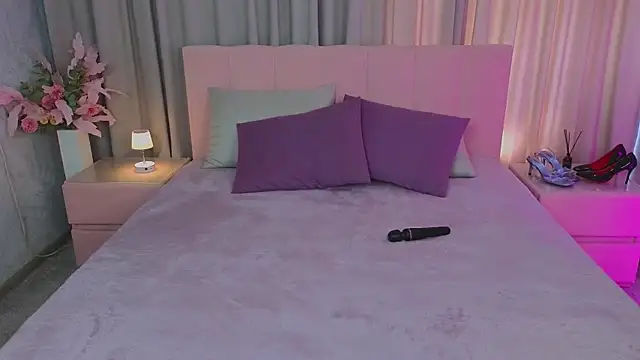 Ariana_Petite live