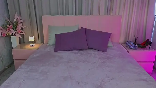 Ariana_Petite live