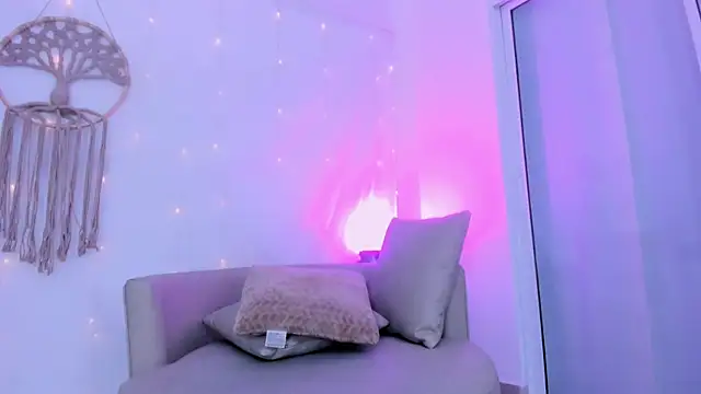 Ginni_charlotte live