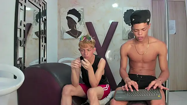 BLACK_AND_WHITET live
